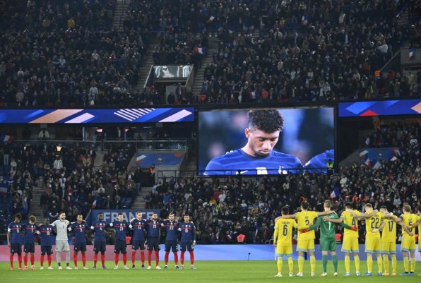 Minute de silence Victime Attentats 2015