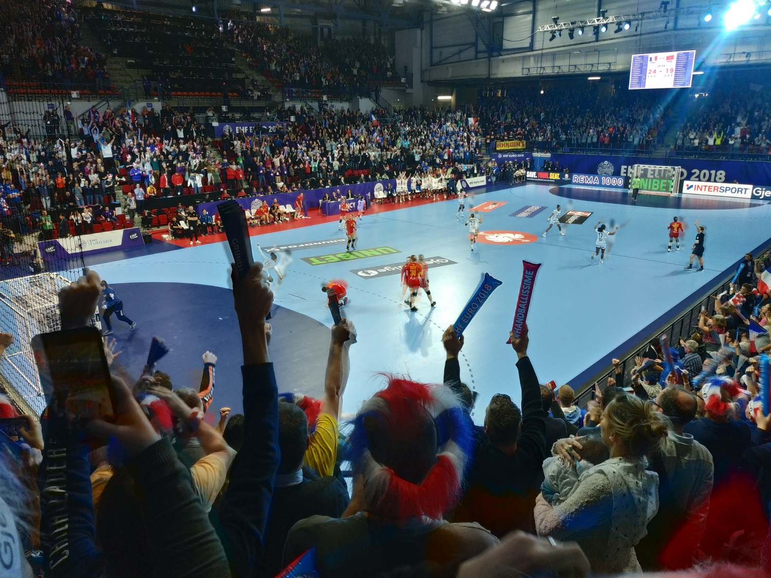 Ambiance Hand Tribune