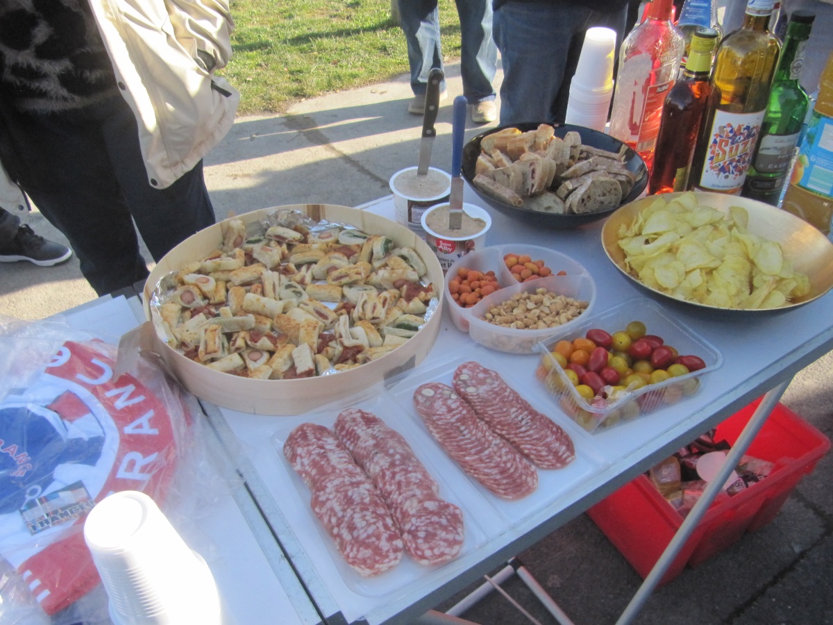 Apéro Express avec cochonailles rillettes et petits feuilletés - Copie