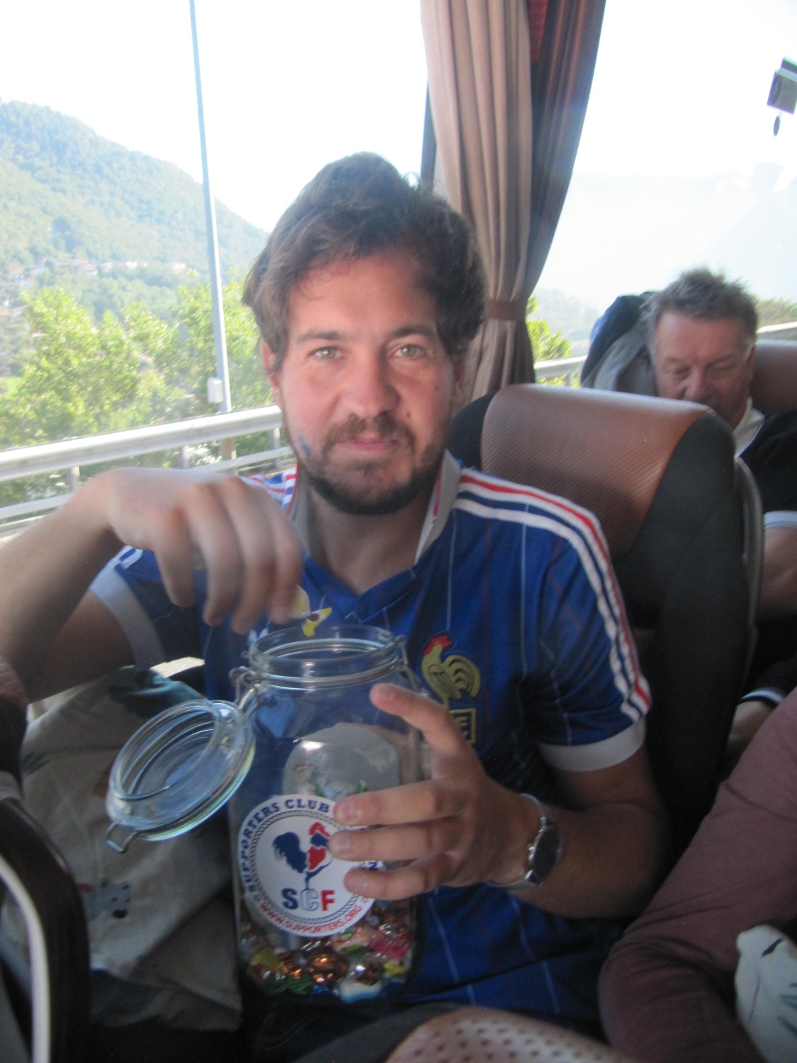 Bonbons durant le film Carton