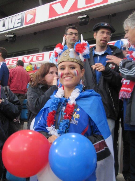 David Groo en méditation avec les cheveaux longs