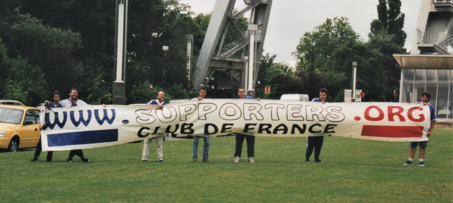 EURO 2000 Banderole SCF devant Atonium Bruxelles