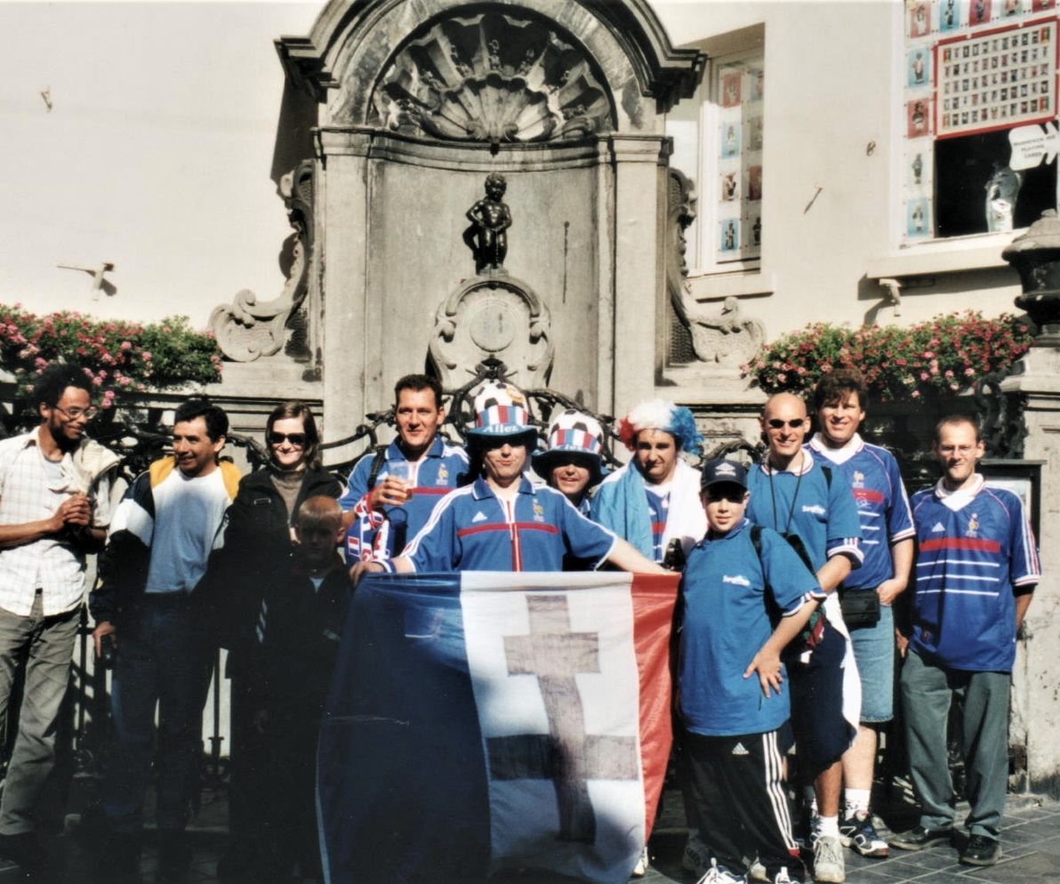 EURO 2000 SCF devant Manneken Pis