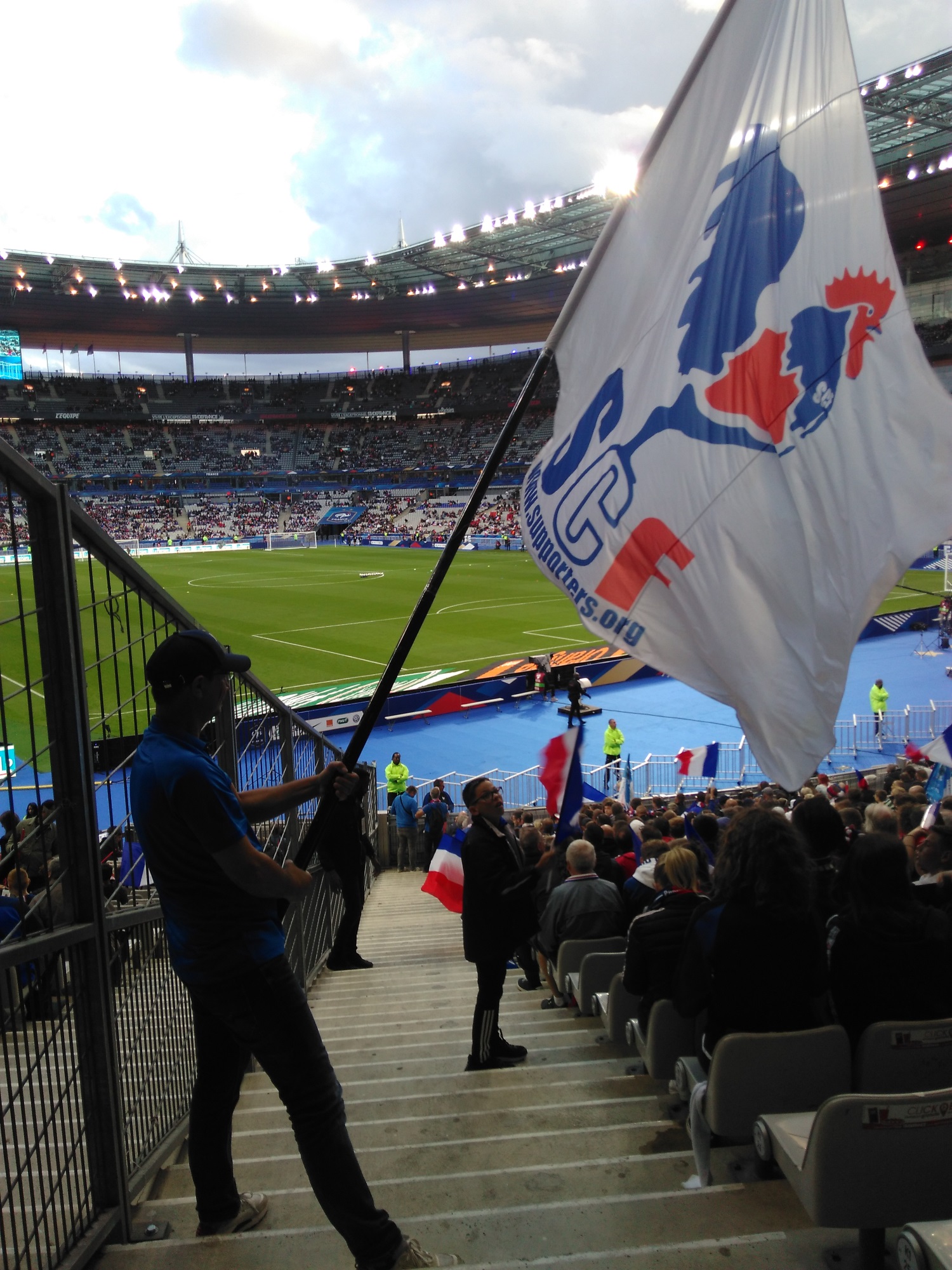 Fred et grand drapeau SCF