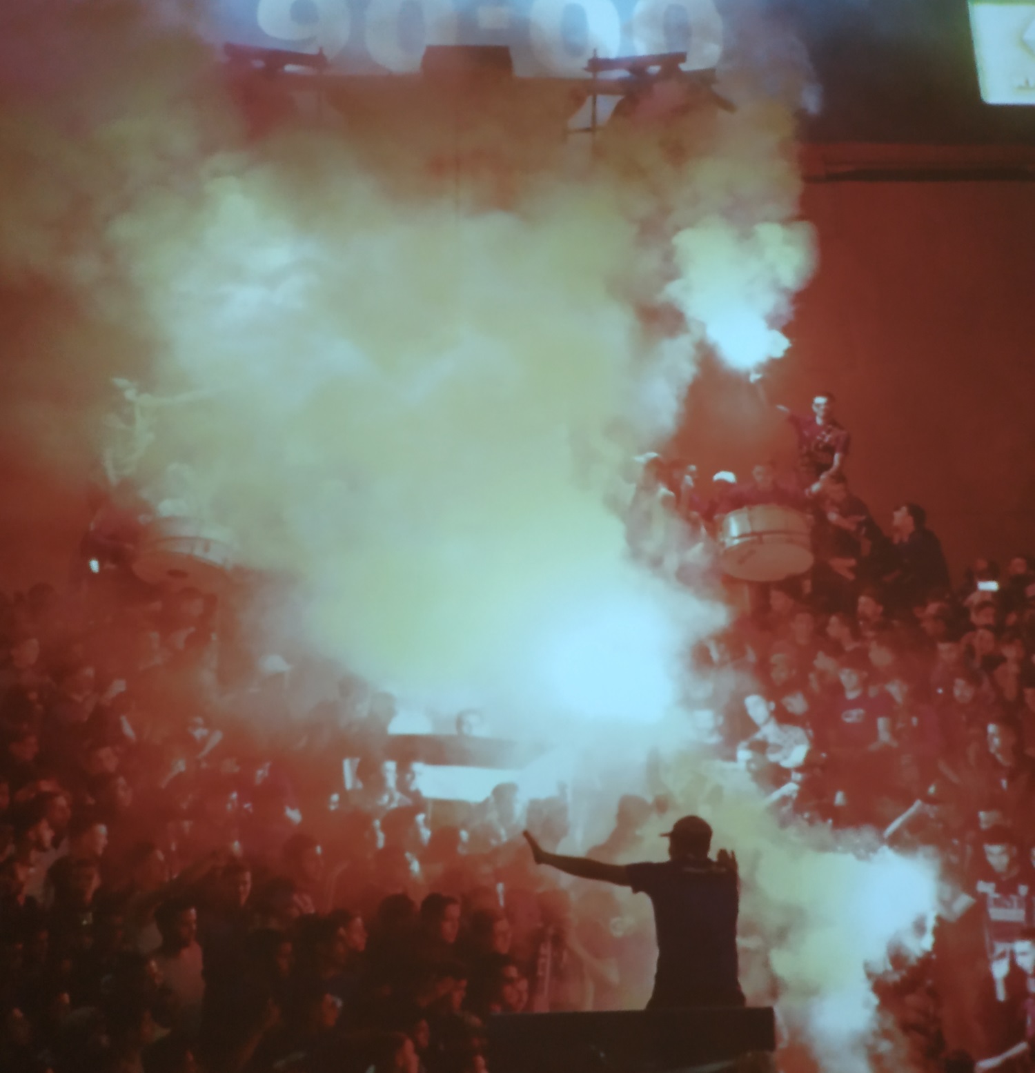 Fumigenes Tribune Match Ouverture WC Féminin juin 2019