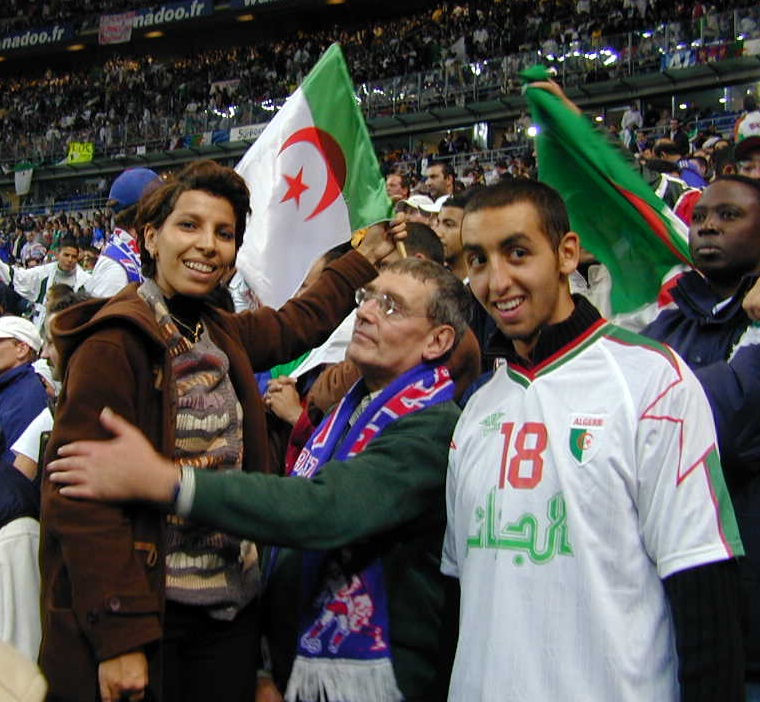 Hedja avec les supporters algériens 2001