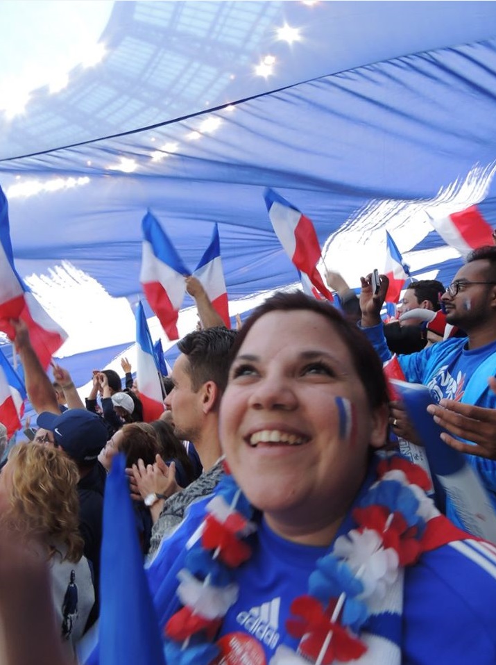 Jessica sous le voile tricolore