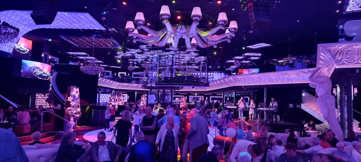 Lounge Club Royal Palace