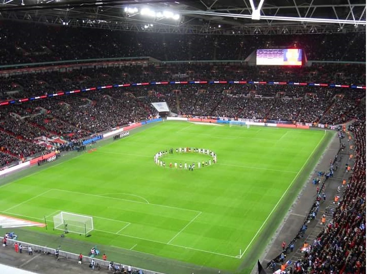 Minute de silence 1 m Wembley Attentats 2015