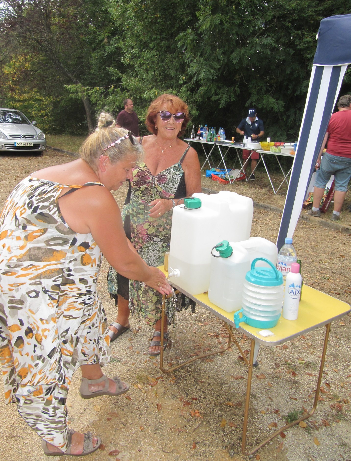 Nettoyage des mains avant le repas