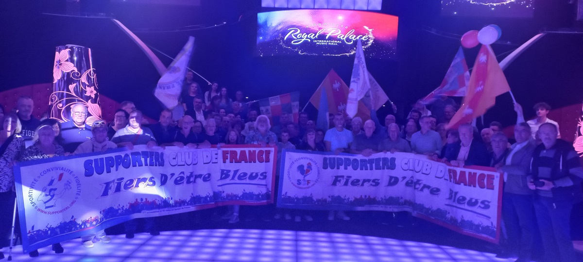 Photo souvenir groupe banderole