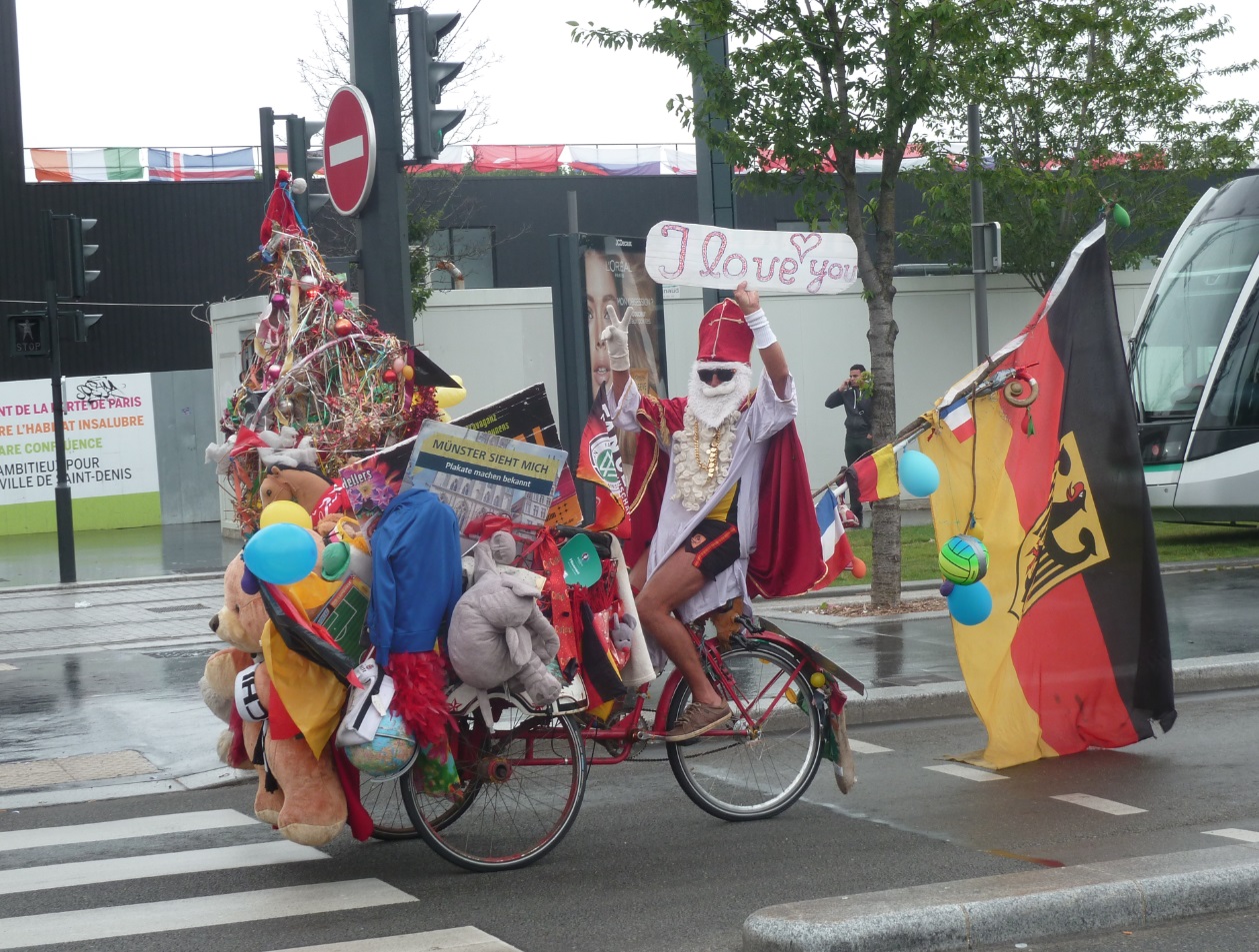 Rudy Insolite Pere Noel à Vélo
