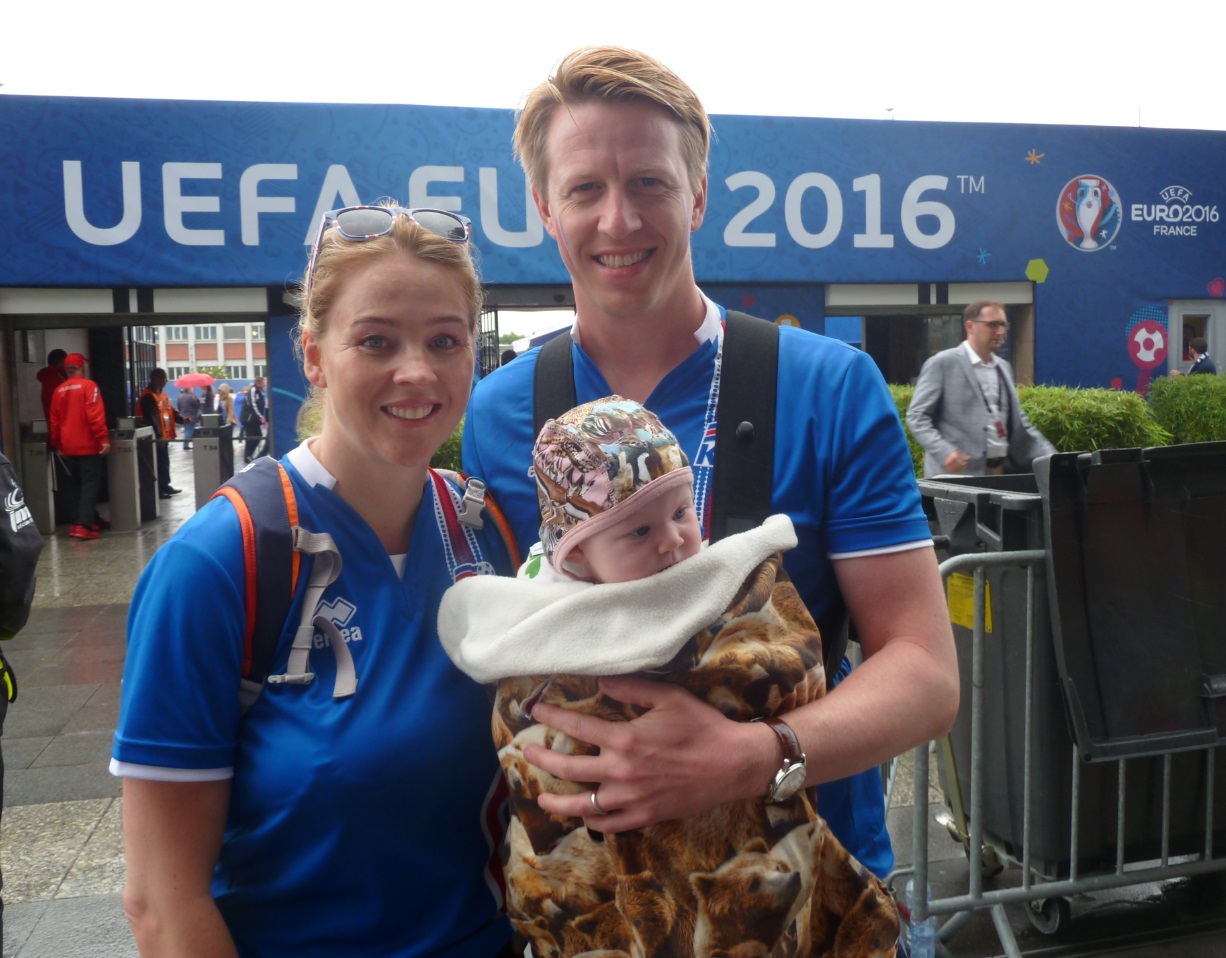 Supporters Islandais avec Bébé